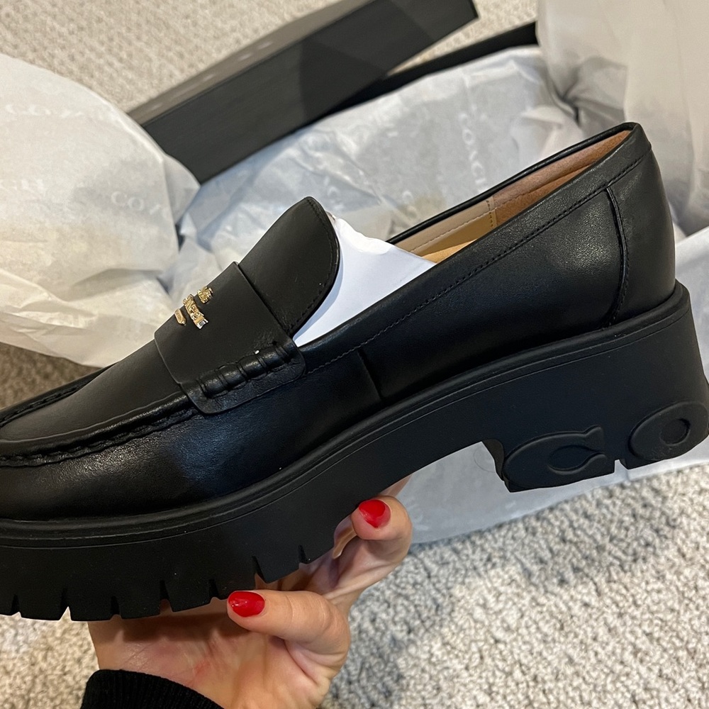 - BRAND NEW NEVER WORN COACH RUTHIE LOAFER